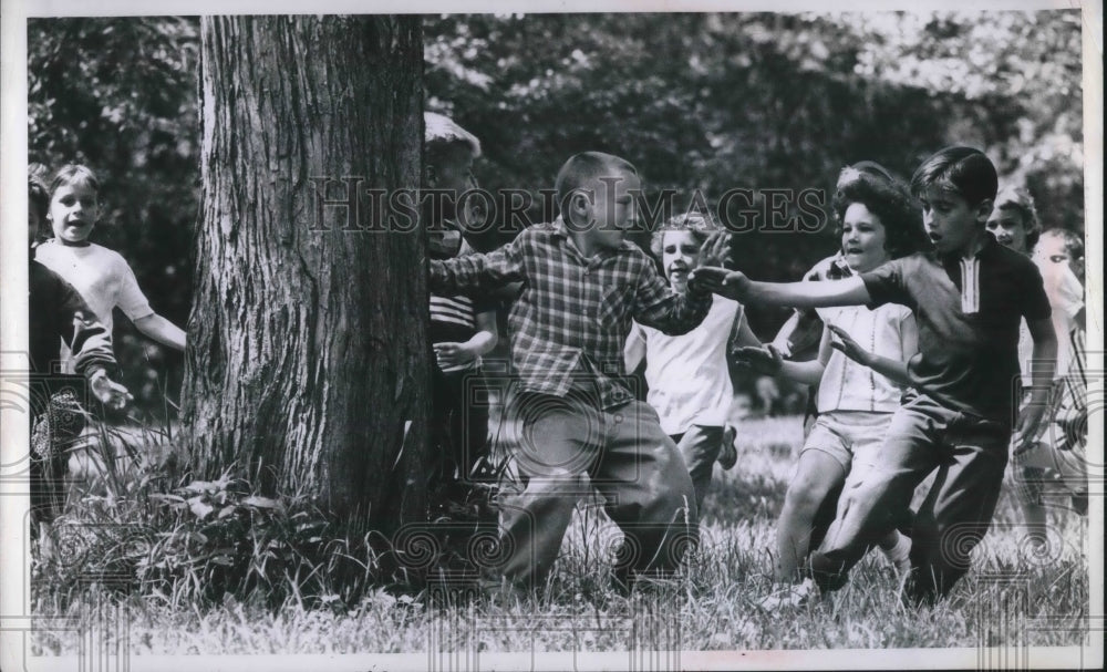 1964 Press Photo Children playing touch the tree at Brookpark Memorial School-Historic Images