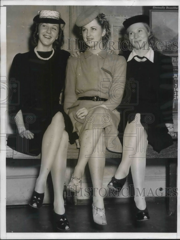 1940 Margaret St. George, betty Bloomquist, Rosemary Quinn - Historic Images