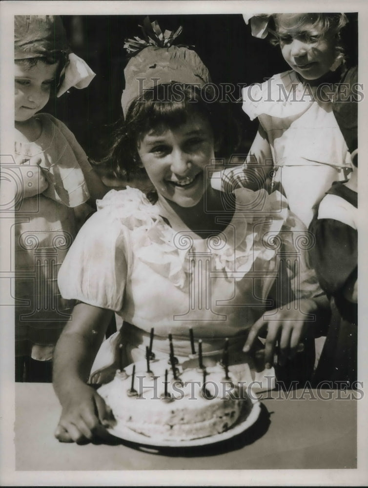 1935 Press Photo Marjorie Glaus Birthday cake - Historic Images