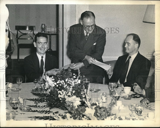 1942 Two International Press Service Reporters received reward. - Historic Images