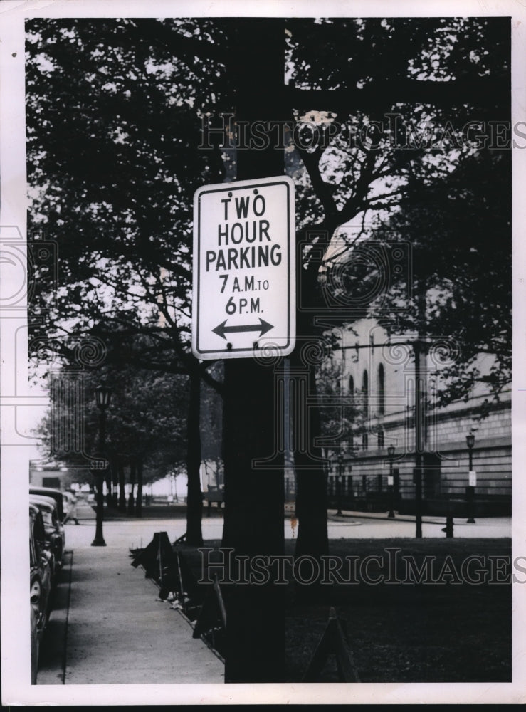 1956 Press Photo TWO HOUR PARKING sign in downtown Cleveland OH- Historic Images