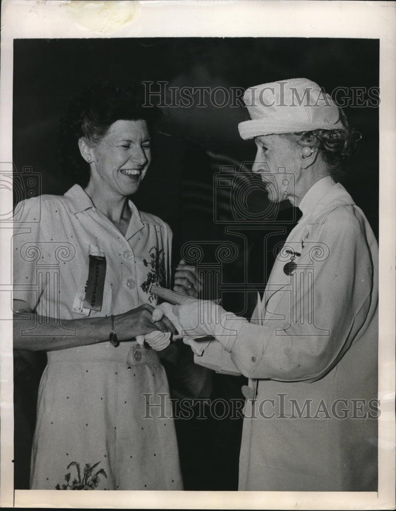 1948 Press Photo Kay Menges wins first prize in Nolde Air Derby - Historic Images