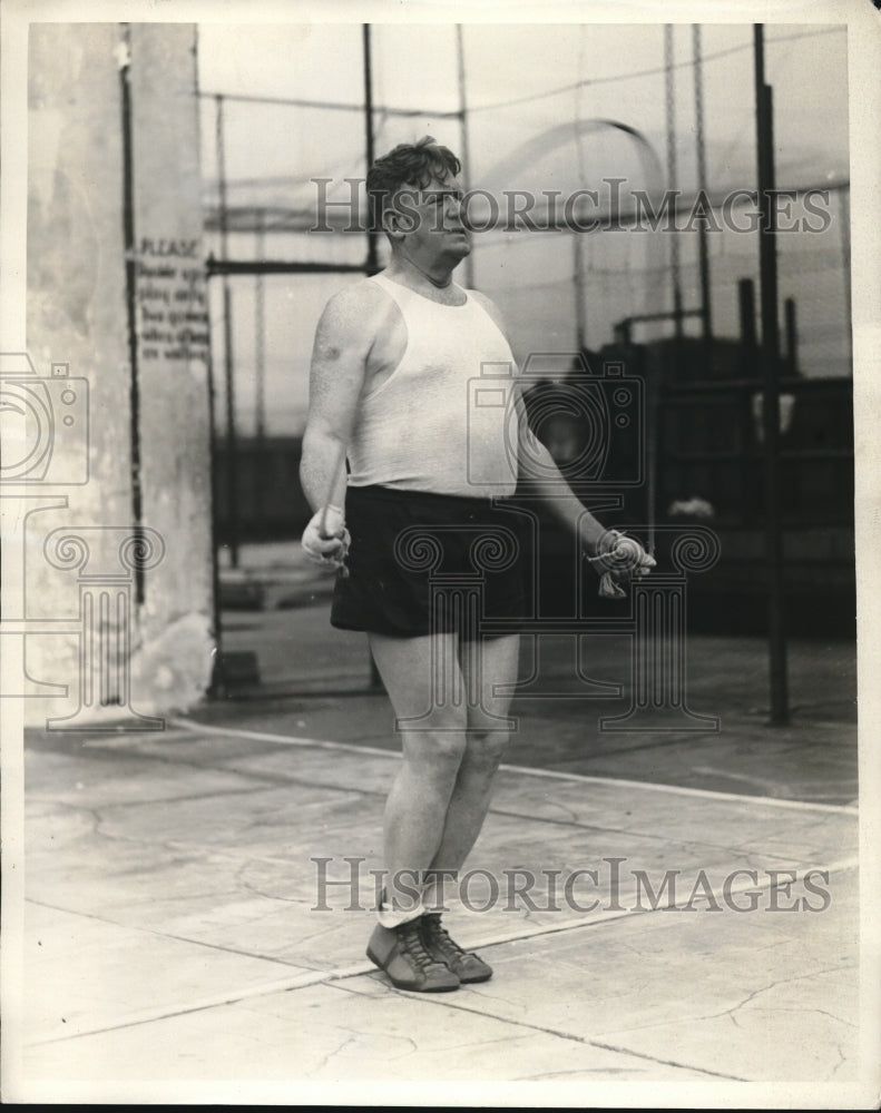 1932 H.E.Dunton of Birmingham wins world&#39;s champion rope - Historic Images