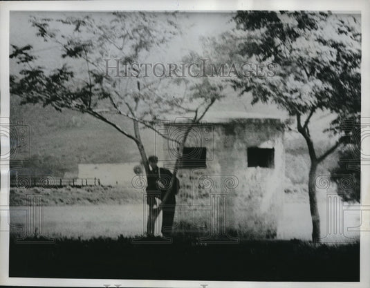 1962 Press Photo Communist Chinese Border Guard Rests at a Tree - Historic Images