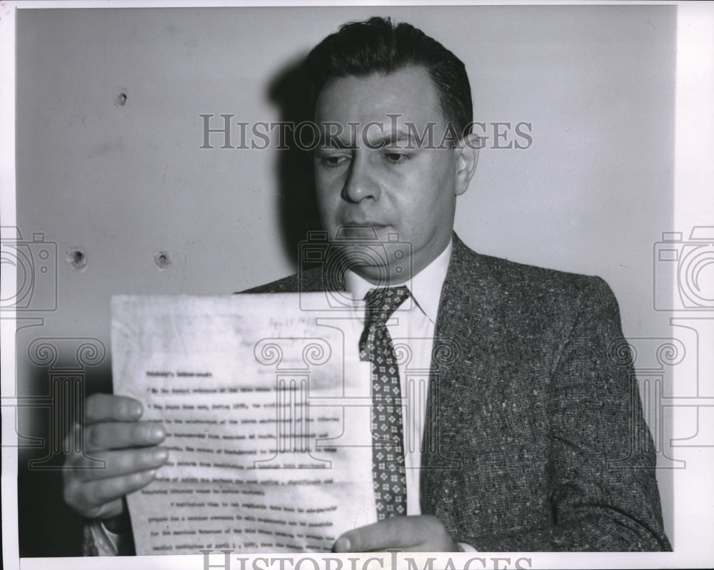 1957 Press Photo Joe Pelowsky, Offficer of American soldiers at ELBE river wants- Historic Images