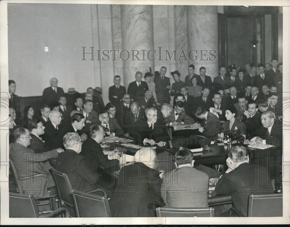 1938 Knudson testifies before Senate committee  - Historic Images