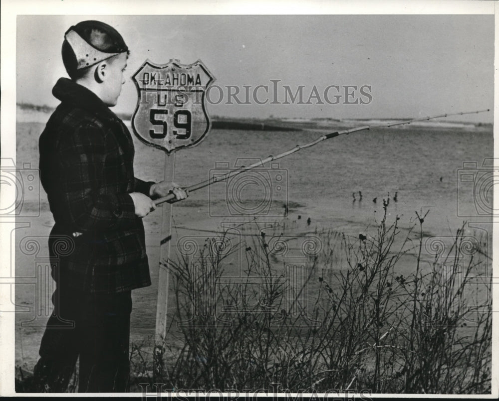 1941 Press Photo Fishing in OK-Historic Images