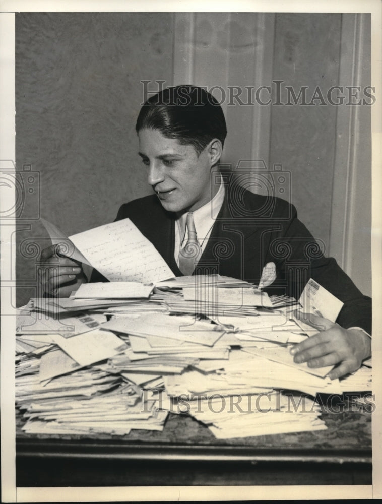 1933 Press Photo Oreste Sandrino crowned King of Little Italy by letter votes - Historic Images