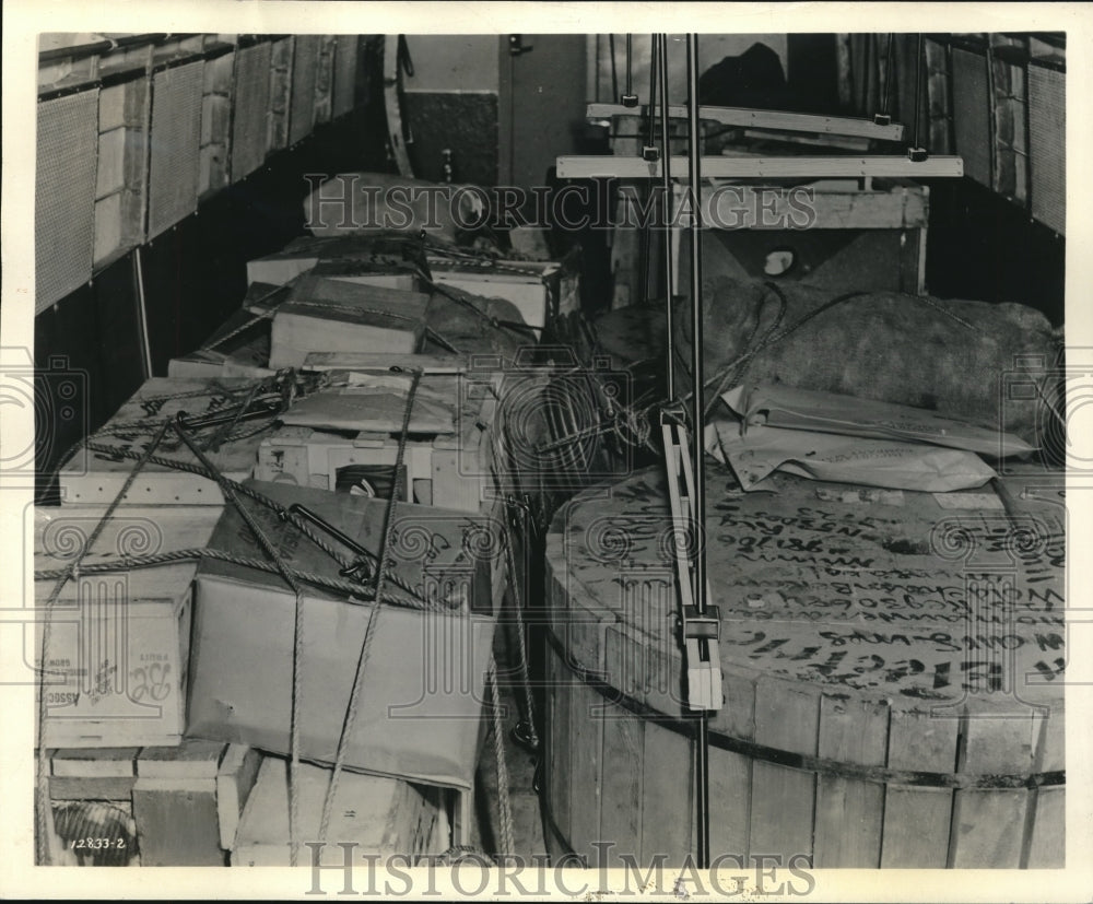 1942 Press Photo Cargo hold down equipment designed for air freight by Evans - Historic Images