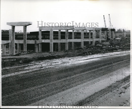 1966 Press Photo Bridge to carry I-71 past Jones & Laughlin Steel plant - Historic Images