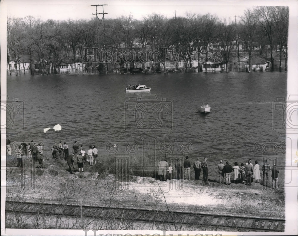 1959 Press Photo Search Boats Drag The Rock River For Two Civil Air Patrols - Historic Images