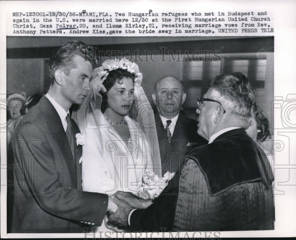 1956 Press Photo 2 Hungarian refugees marry in Miami Florida - Historic Images