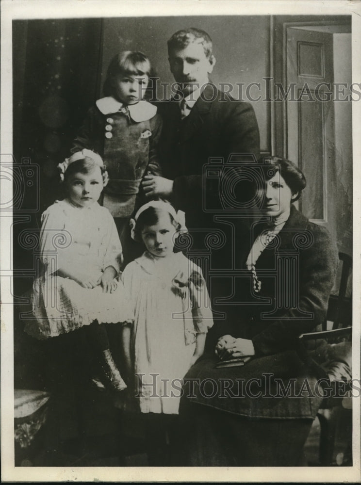 1930 Press Photo Laurence Griffins &amp; Family 10 People Charged with Fathers Murde - Historic Images