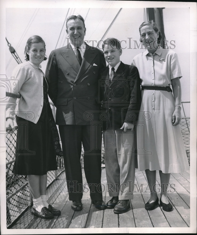 1952 Press Photo US Ambassador To India Chester Bowles &amp; Family Arrive In US - Historic Images