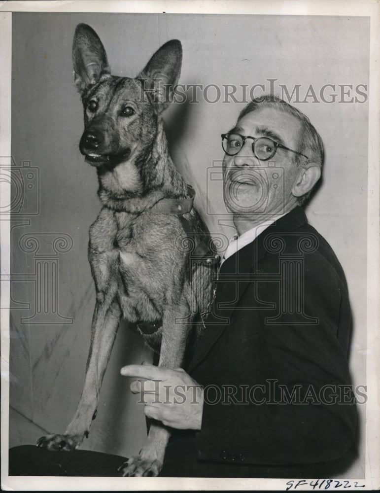 1937 Press Photo Morris Gladstone Dog Muzzy Cleopatra In Court For Sanity Trial - Historic Images