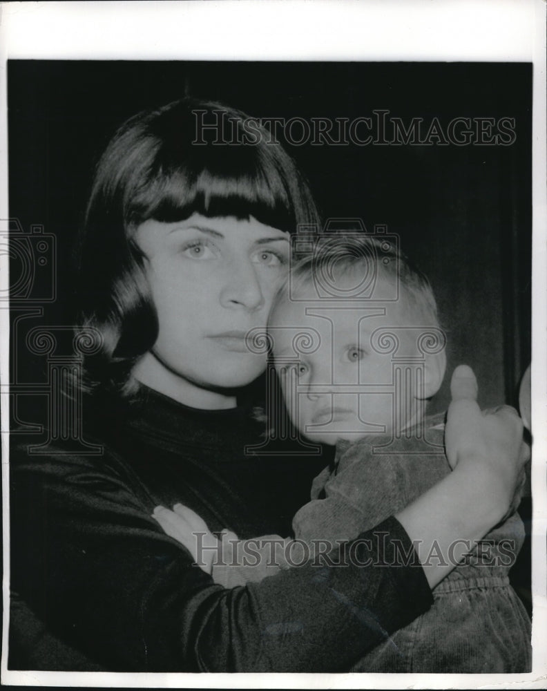 1969 Press Photo Stinson Beach, Calif Susanna Rickson &amp; son Jude - nec31425 - Historic Images