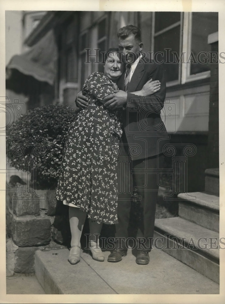 1931 Press Photo George Shedlock with Sister, Re-United After 25 Years - Historic Images