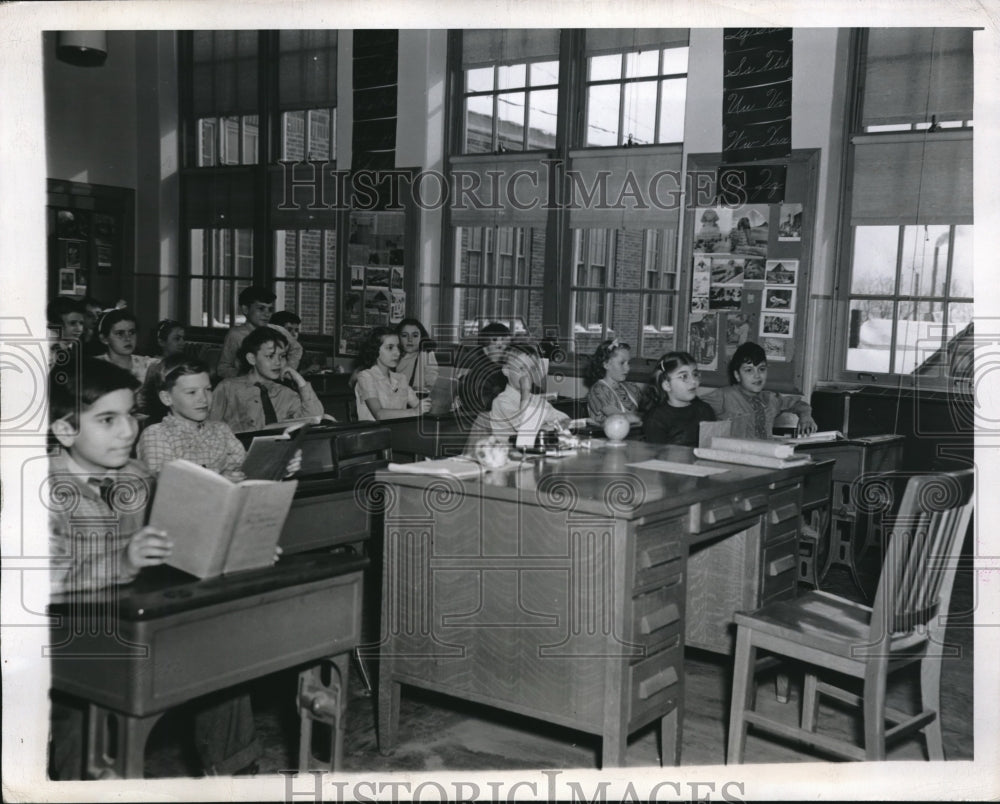 1946 Press Photo Teacher is Sick - Historic Images