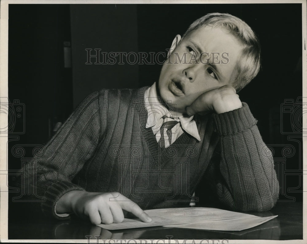 1946 Press Photo 9 year old, Honton Clements at Gnaul School, Lakewood, O. - Historic Images