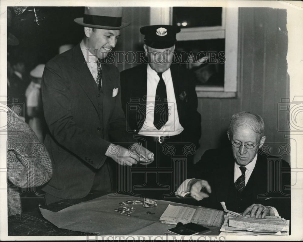 1936 Pay taxes on booze - Historic Images