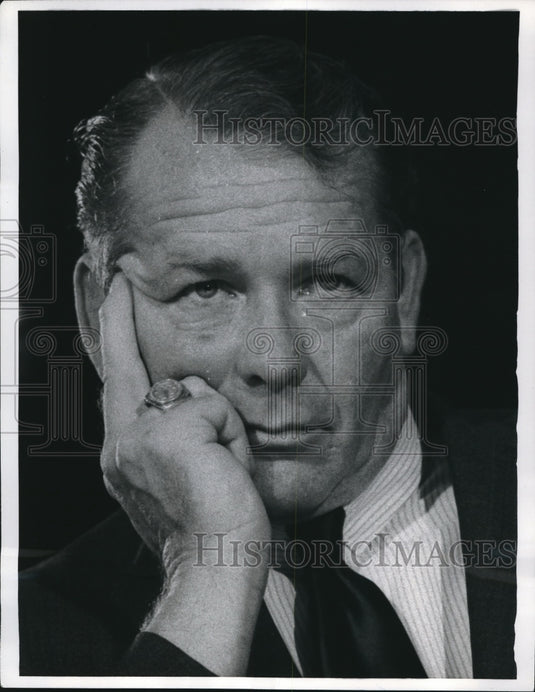 1969 Press Photo Roberth Finch, Sec. of U.S Wealth, Welfare and Education. - Historic Images