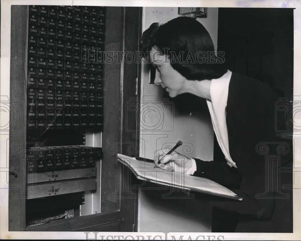 1939 Press Photo NYC, Rita Derham reads meters at call center - nec32467 - Historic Images