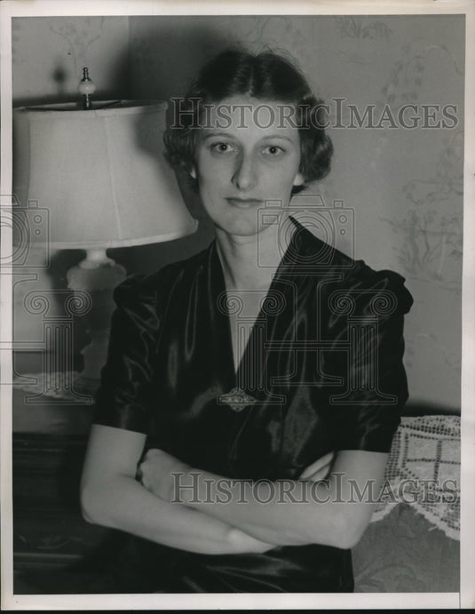 1938 Press Photo Mrs Noreen Wooervn at her home - nec32578 - Historic Images