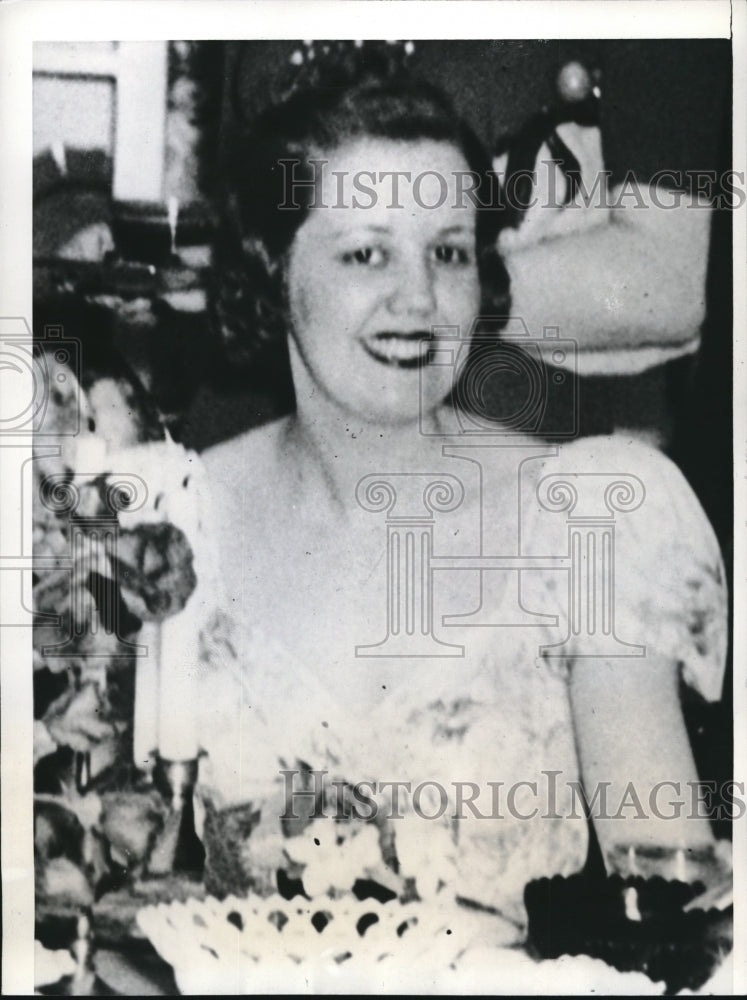 1941 Press Photo Mrs John Schram Found Dead On Flood Of Husbands Office - Historic Images