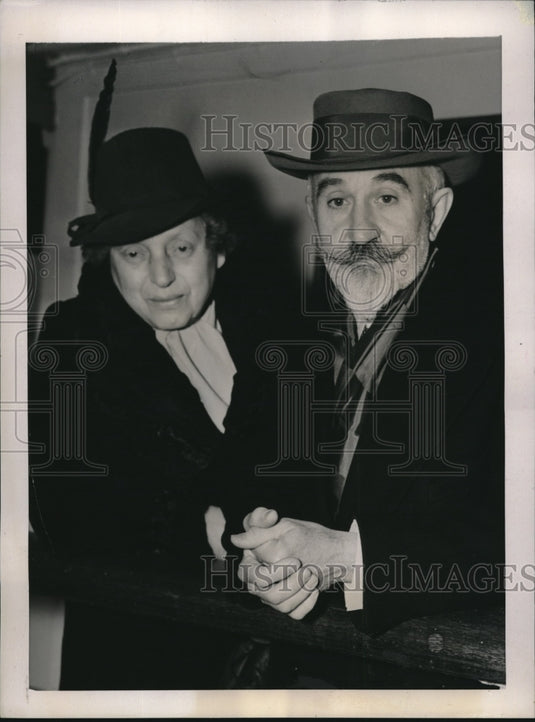 1939 Press Photo Romanian Artist Oscar De Kertsmont-Socec & Wife Visit US-Historic Images