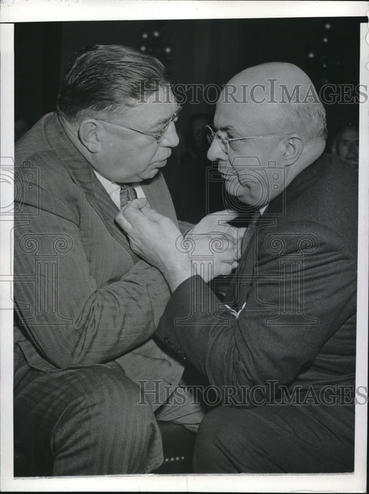 1943 Press Photo Frederick Riebel JR. and Hentry Kaiser. - Historic Images