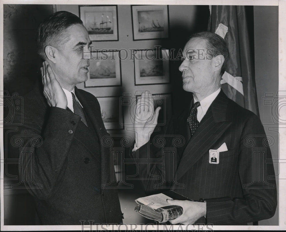 1941 Press Photo Ralph Bard Taking Oath Asst Secretary Navy &amp; Rear Adm Woodson - Historic Images