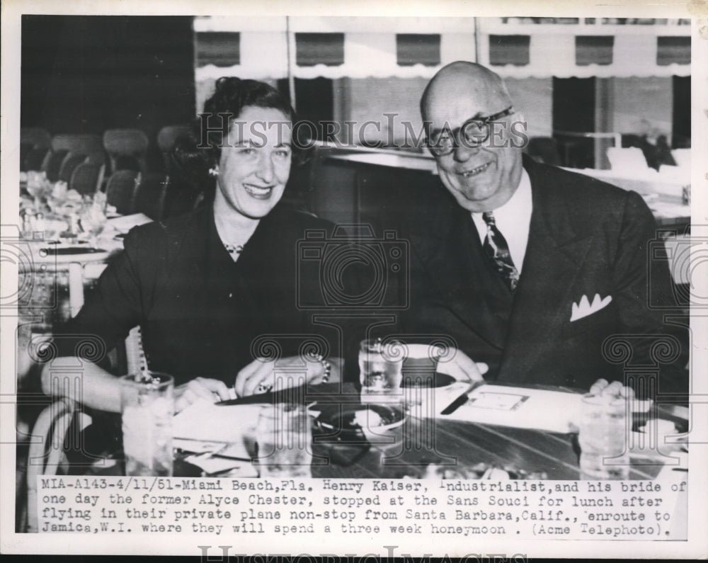 1951 Press Photo Industrialist Henry Kaiser With Fiancee At Lunch - nec33061-Historic Images