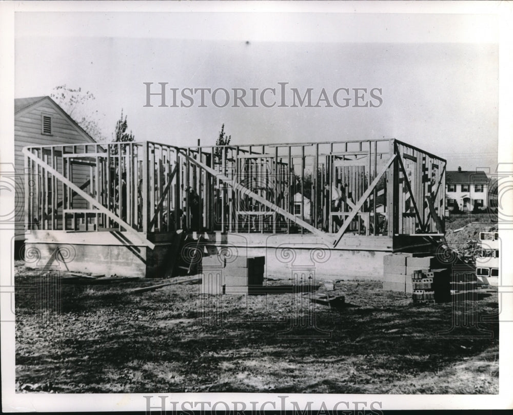 1946 Press Photo Workers Put Up Walls On Home Under Construction - nec33149 - Historic Images