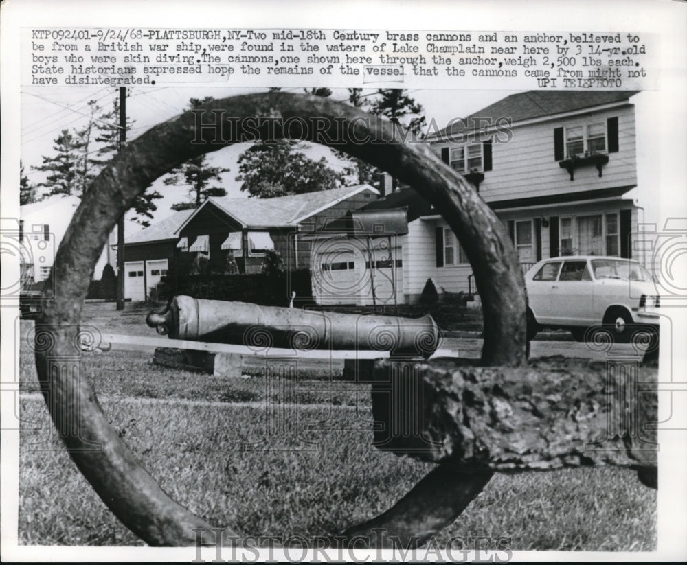 1968 Press Photo mid 181th century brass cannons and an anchor - Historic Images