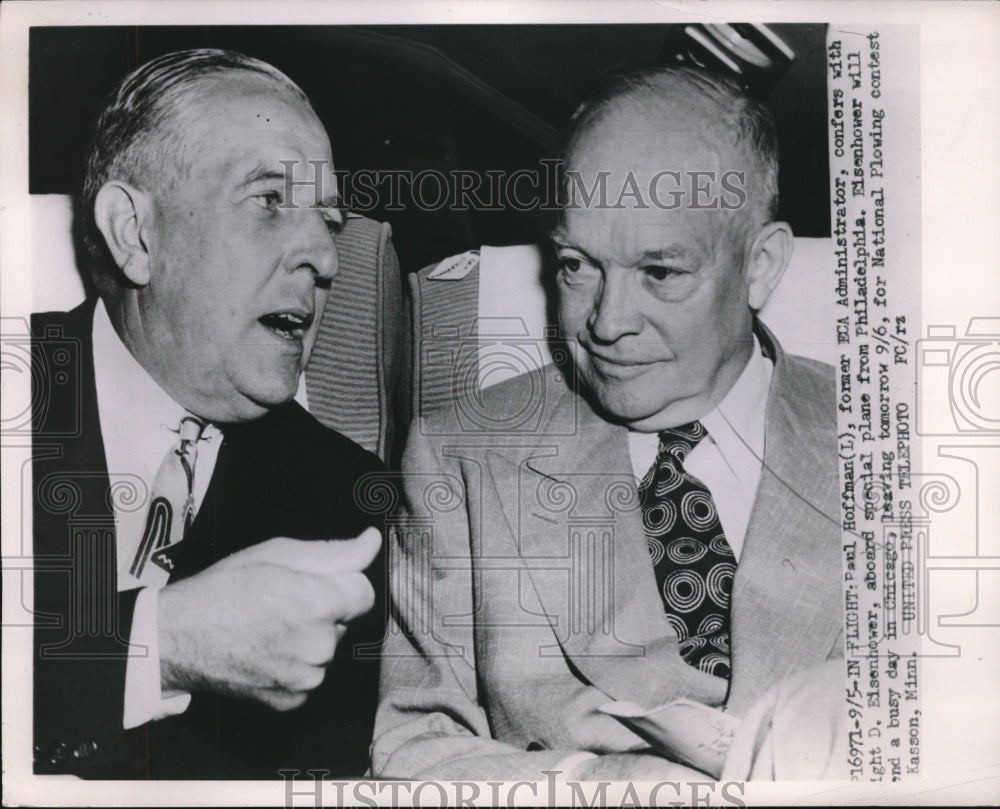 1952 Press Photo Paul Hoffman Confers with Dwight D. Eisenhower Aboard a Plane - Historic Images