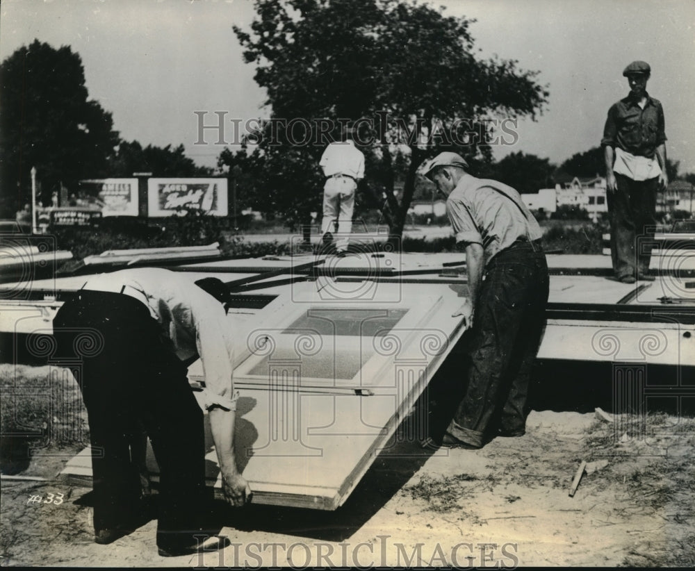 1939 Press Photo Workers Erect Stran Steel Composite Panels For Home-Historic Images