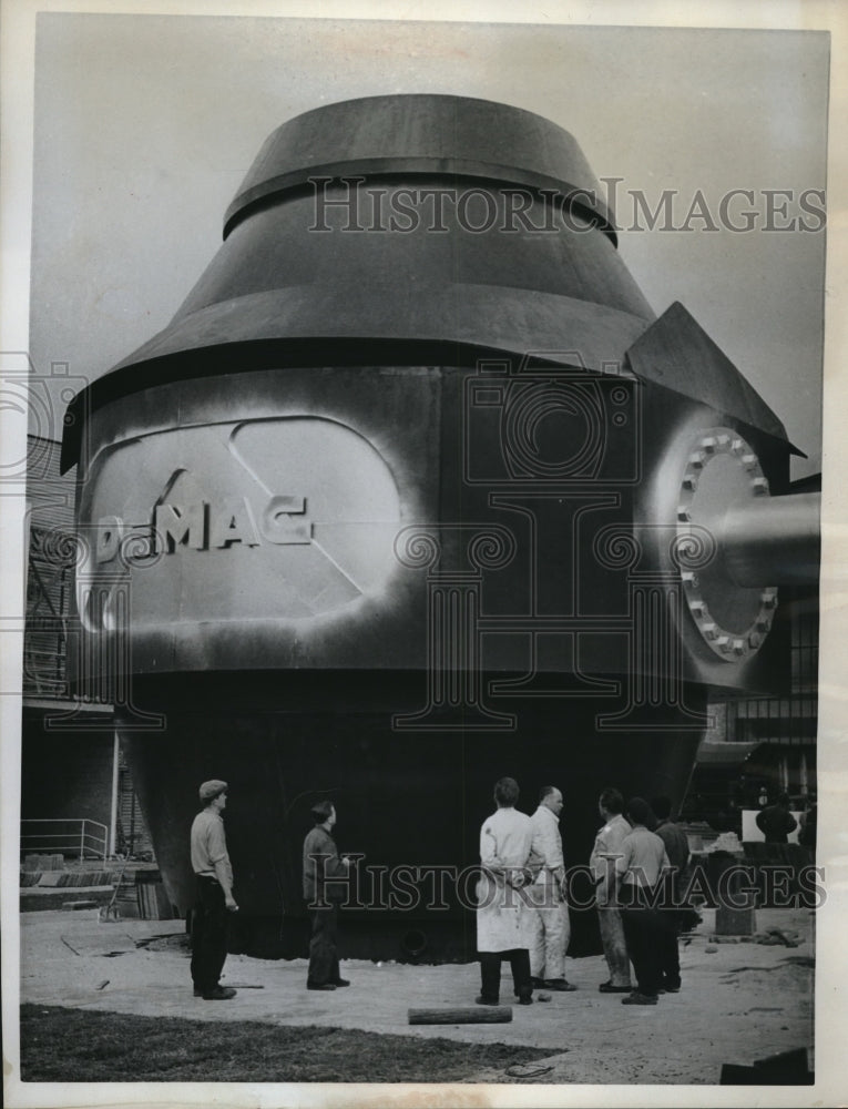 1962 Giant Ladle made for West German Steel Mill. - Historic Images