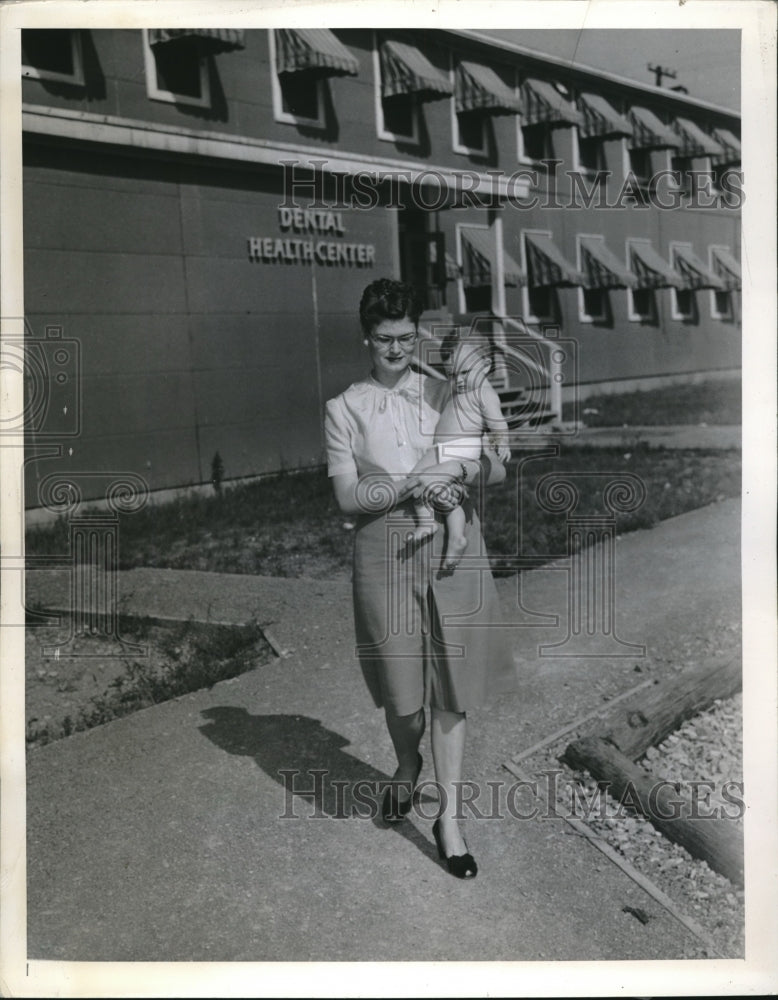 1945 Press Photo Oak Ridge Dental Service building-Historic Images