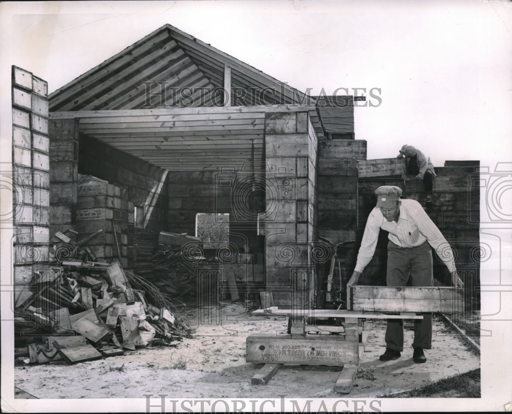 1950 Press Photo Workman Builds Garage From Surplus Ammunition Boxes - Historic Images