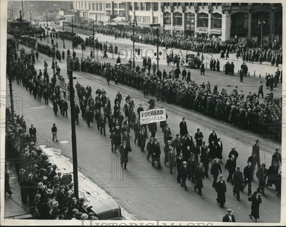 1937 Press Photo Labor Groups March In Front Of Detroit Courthouse - Historic Images