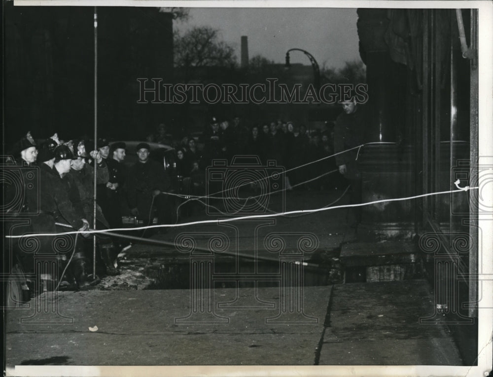 1941 Press Photo Woman Killed Two Injured in Chicago When Sidewalk Caves In - Historic Images