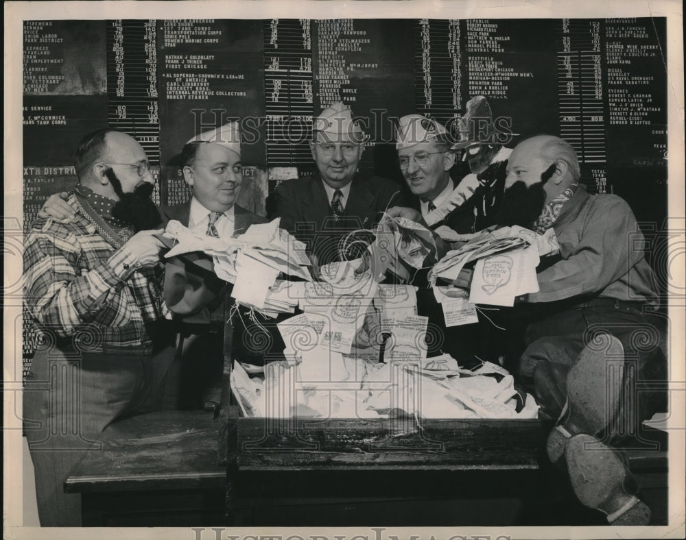 1949 Press Photo American Legion with membership card in Christmas stockings. - Historic Images