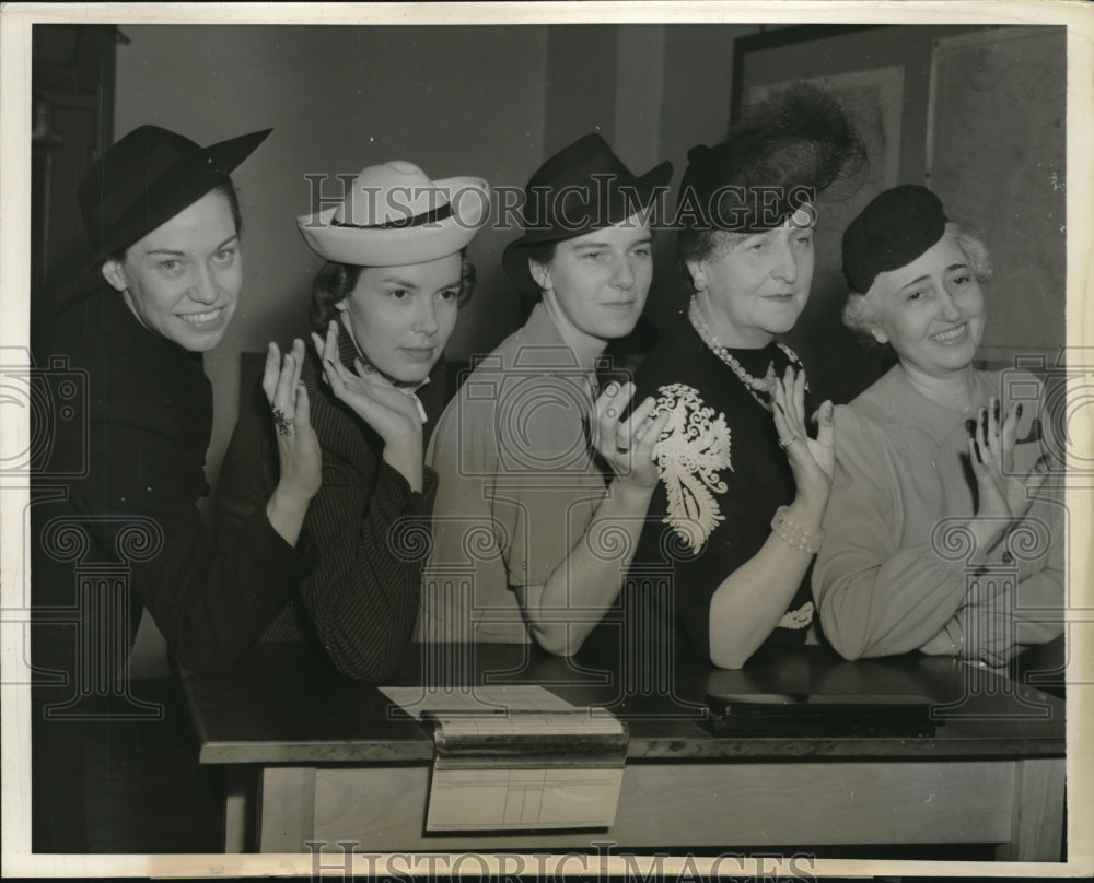 1941 Press Photo 5 women in Army as hostesses - nec34000 - Historic Images