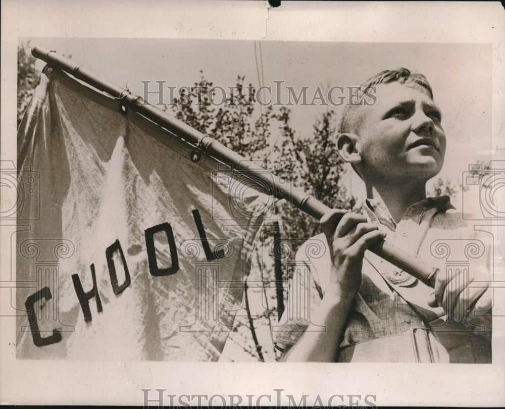 1938 Press Photo Young Crossing Guard On Duty In Raleigh NC - nec34030 - Historic Images