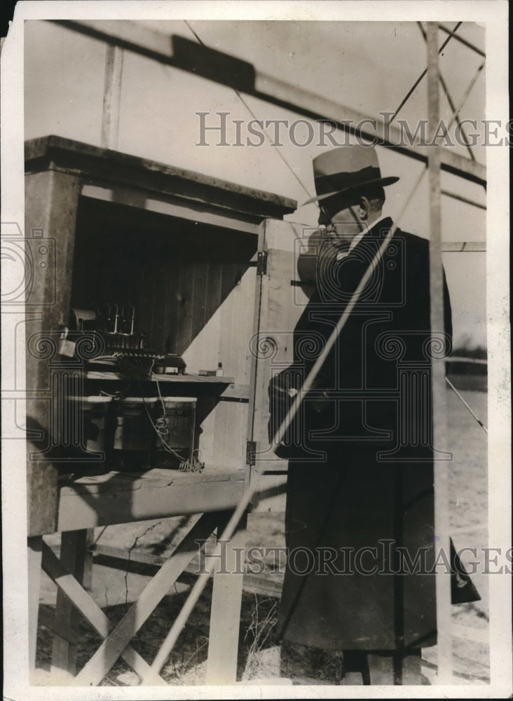 1931 Fred Johnson, Phila.Pa Chamber of Commerce &amp; wind recorder - Historic Images