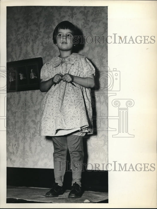 1938 Press Photo Cleveland, Ohio Press XMas Fund child ANNA - Historic Images