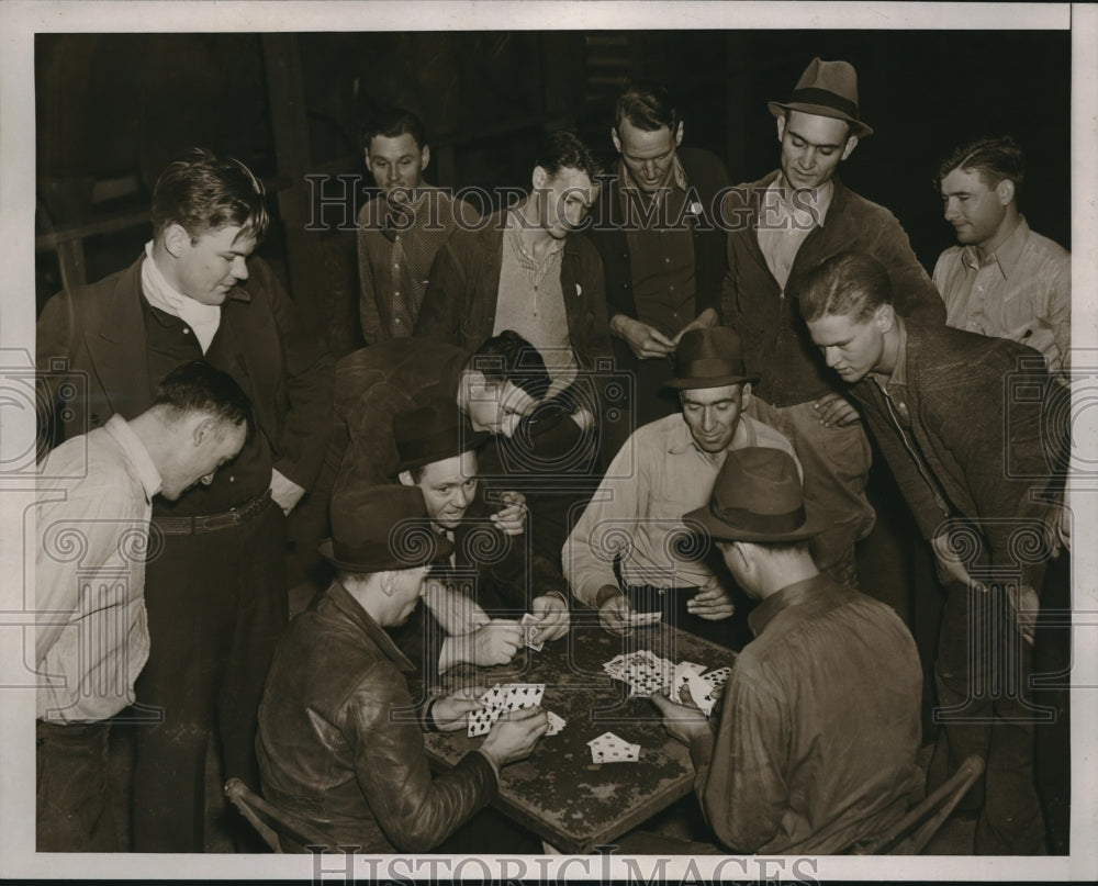 1938 Press Photo Mainanence men of the strikers playing cards.-Historic Images