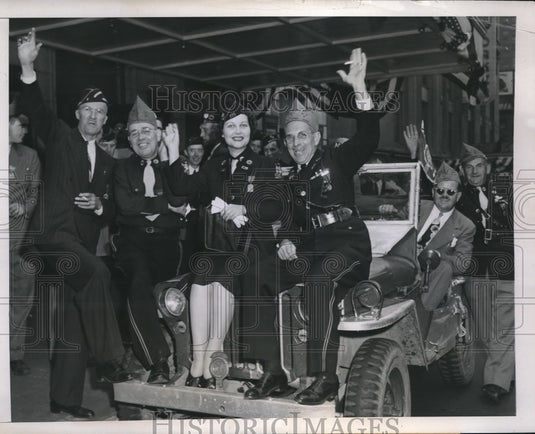 1947 Press Photo Medeline M. Bliss surrounded by forty and eighters.-Historic Images