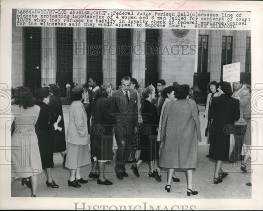 1948 Press Photo LA, Calif. Fed Judge Perison Hall & pickets at courthouse - Historic Images
