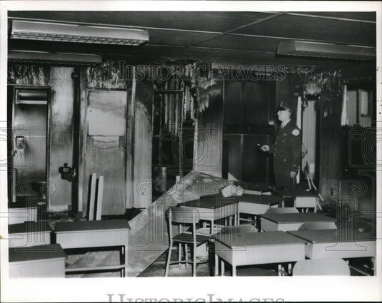 1963 Press Photo Policeman Inspects Classroom Damaged By Civil Rights Activists - Historic Images